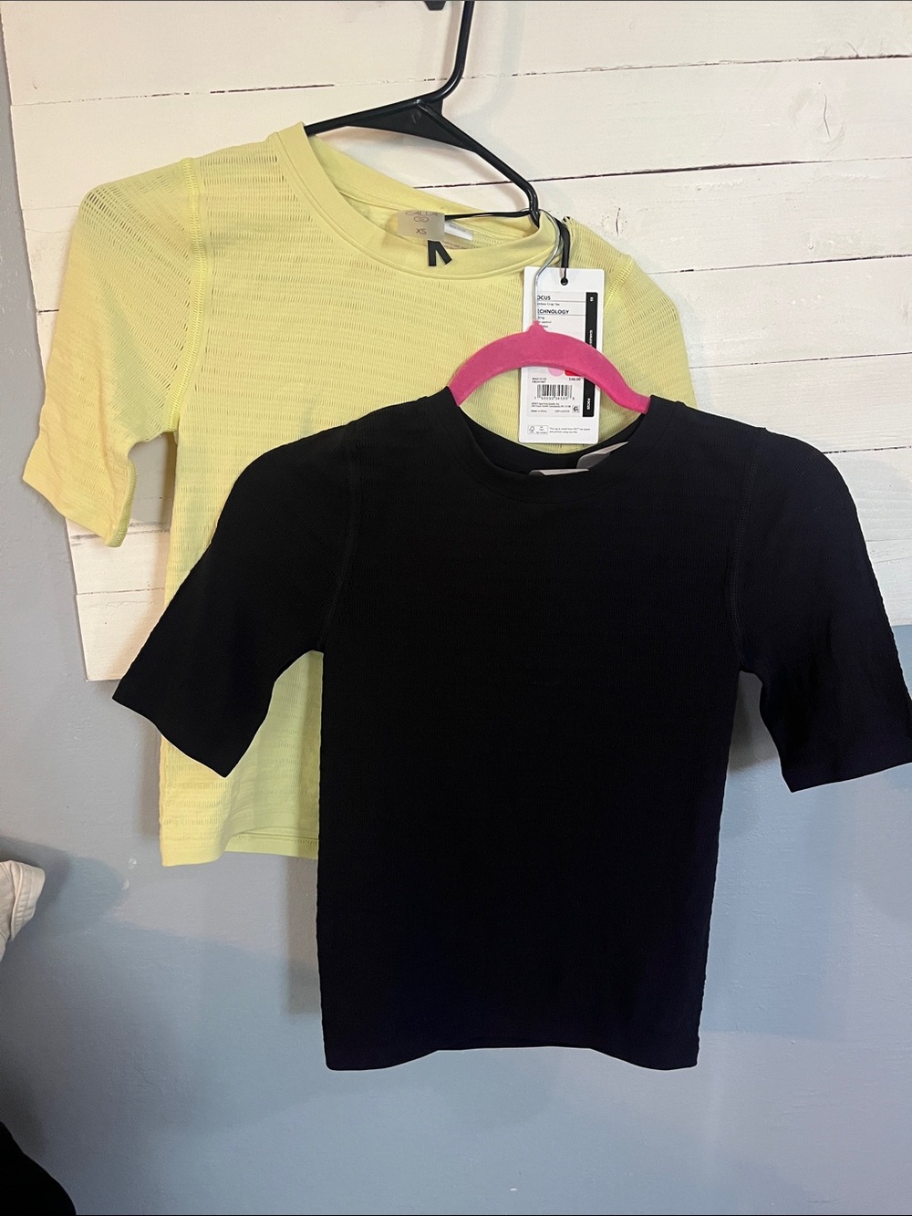 Lot of 2 Calia short sleeve seamless crop tees